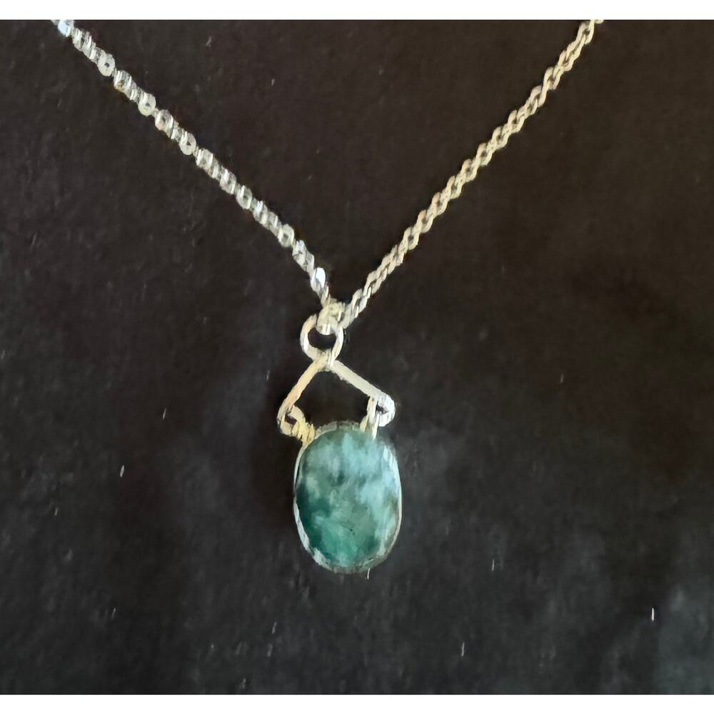 Green Stone Pendant Necklace Silver Tone 26” Chain Boho Fashion Jewelry N252